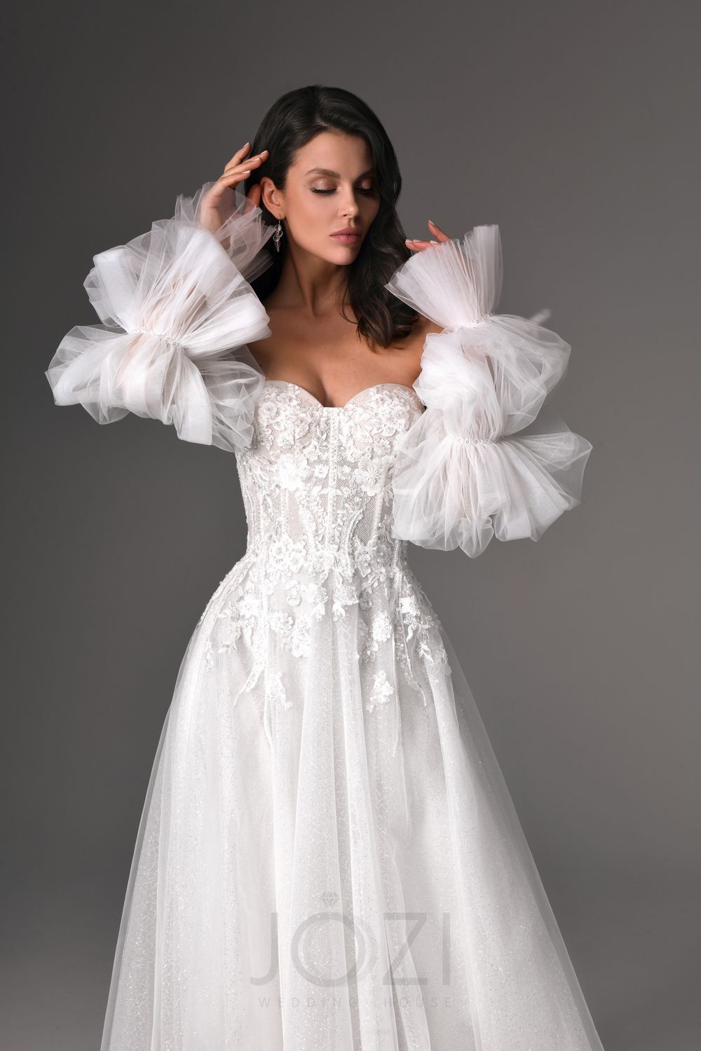 Какое свадебное платье выбрать зимой: советы + 5 крутых фасонов