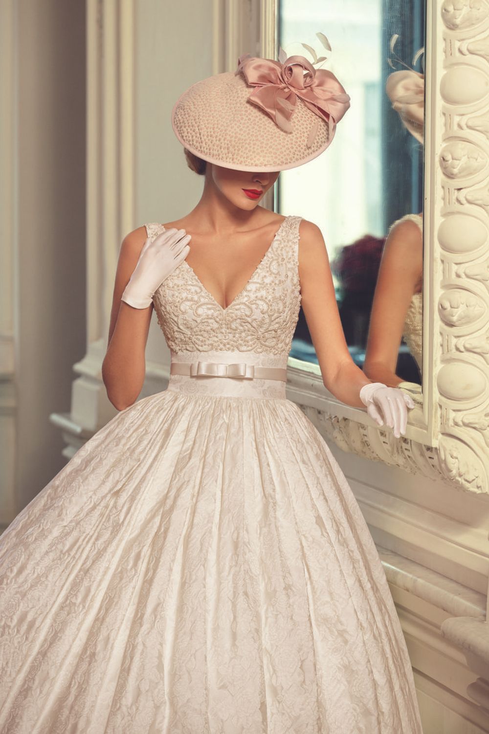 Свадебное платье с шляпой