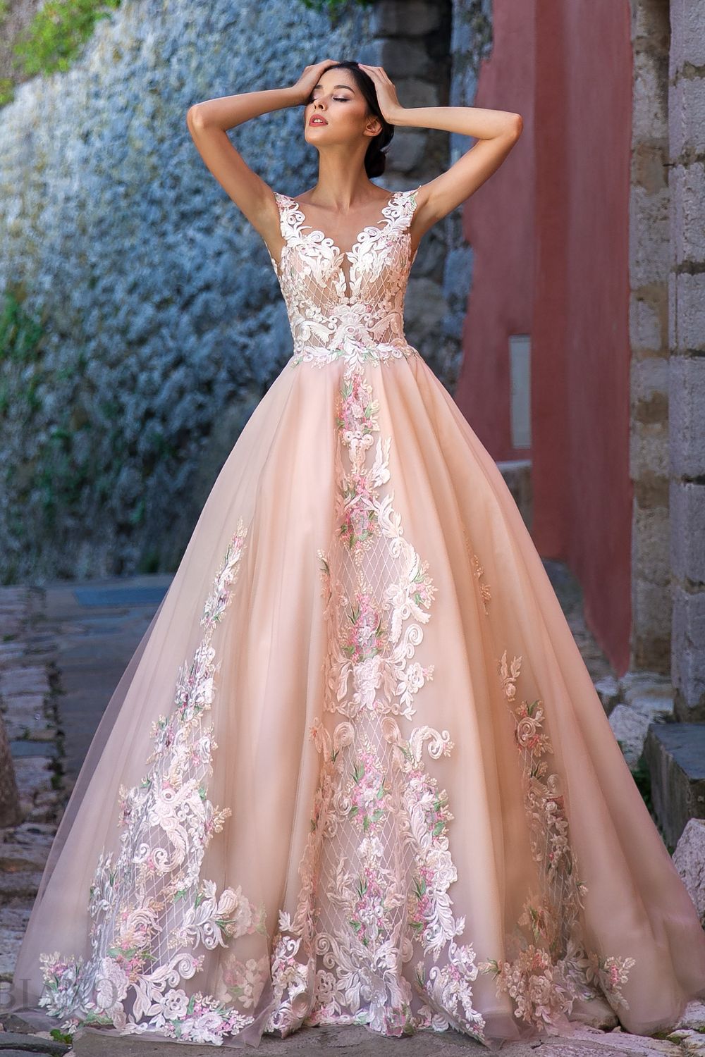 Свадебные платья персиковые