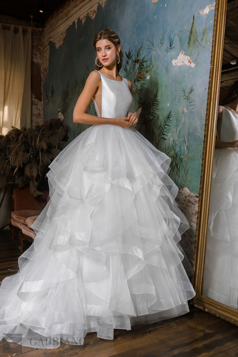 Свадебное платье от бренда Gabbiano 'Миа' атласное