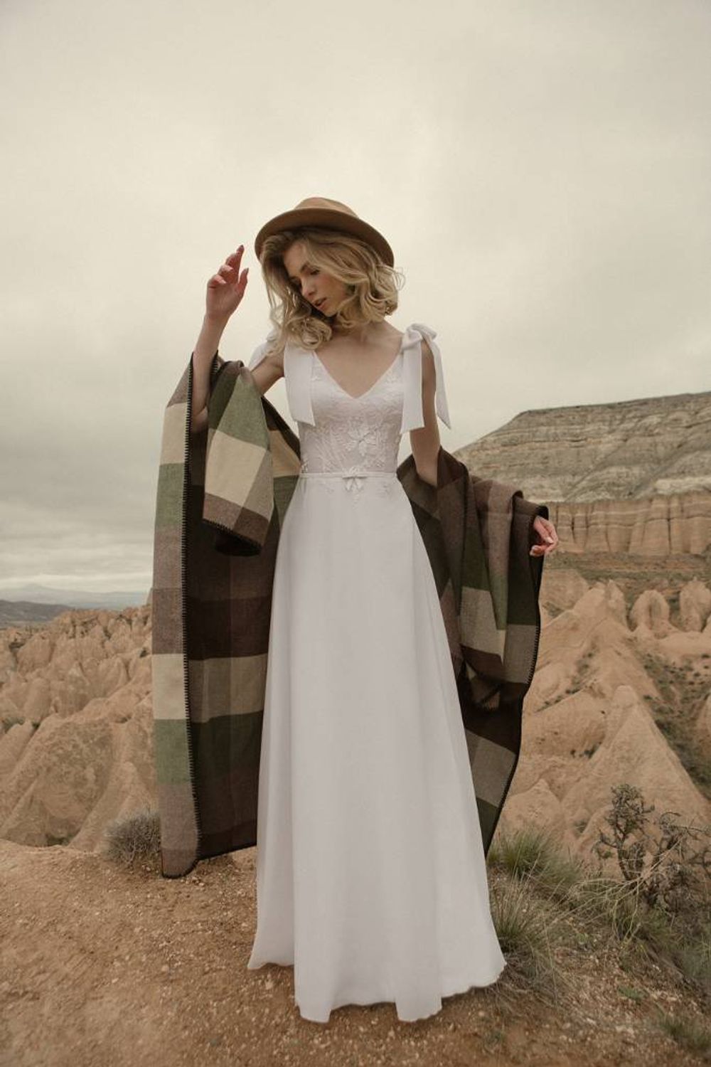 Свадебное платье от бренда Milva 'Акварель' в стиле - Пляжные